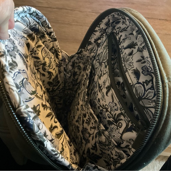 Vera Bradley Cross Body Green - Picture 3 of 3